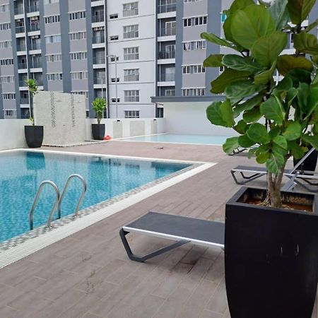קמפונג דנגקיל Impiana Homestay Near Putrajaya, Cyberjaya, Musliem Only,Wifi,Netflix מראה חיצוני תמונה