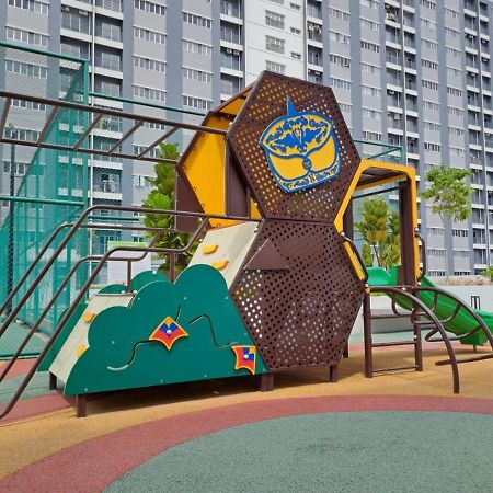 קמפונג דנגקיל Impiana Homestay Near Putrajaya, Cyberjaya, Musliem Only,Wifi,Netflix מראה חיצוני תמונה