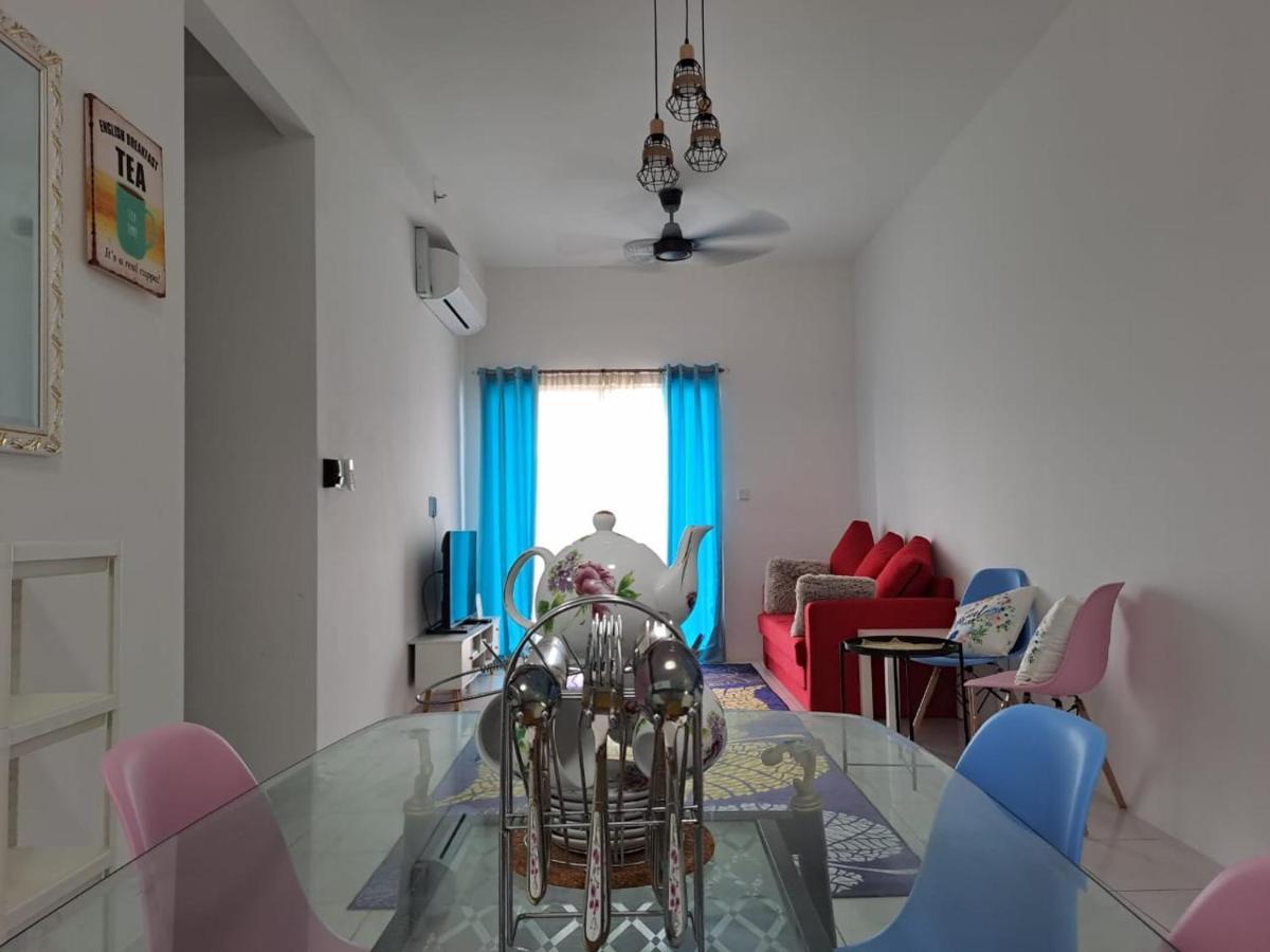קמפונג דנגקיל Impiana Homestay Near Putrajaya, Cyberjaya, Musliem Only,Wifi,Netflix מראה חיצוני תמונה