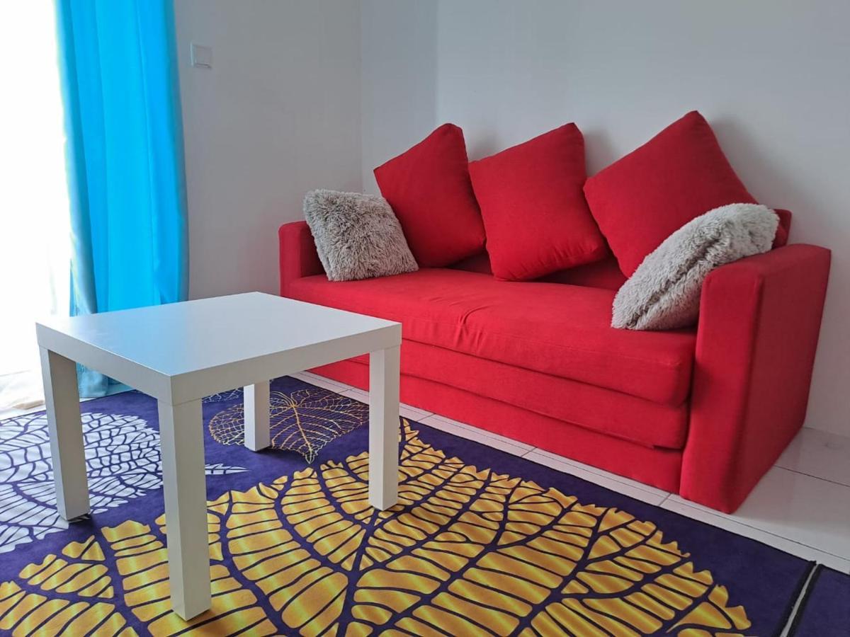 קמפונג דנגקיל Impiana Homestay Near Putrajaya, Cyberjaya, Musliem Only,Wifi,Netflix מראה חיצוני תמונה