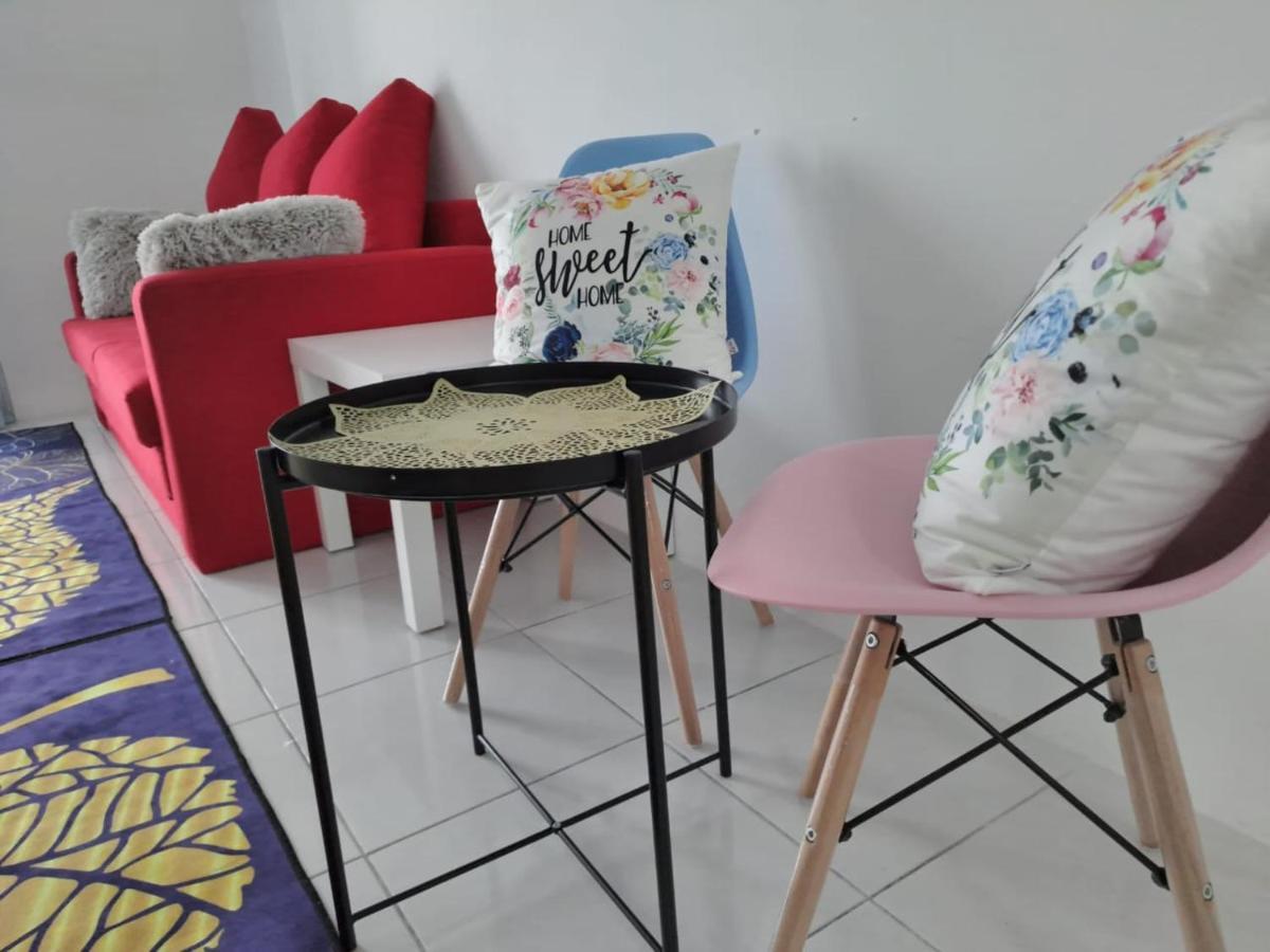 קמפונג דנגקיל Impiana Homestay Near Putrajaya, Cyberjaya, Musliem Only,Wifi,Netflix מראה חיצוני תמונה