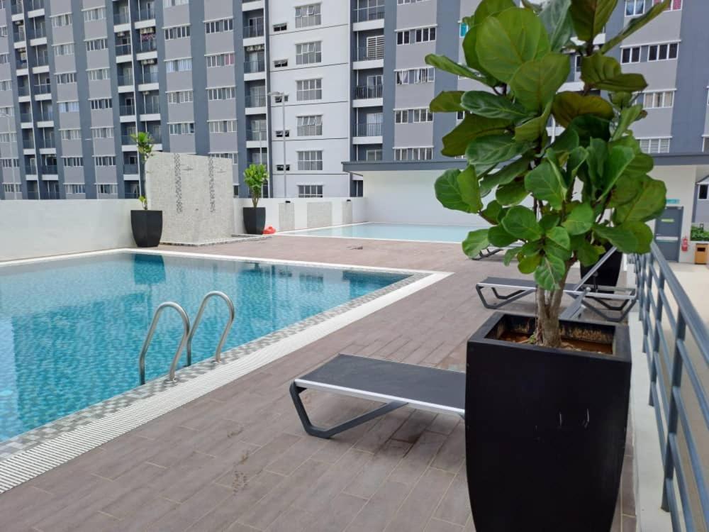 קמפונג דנגקיל Impiana Homestay Near Putrajaya, Cyberjaya, Musliem Only,Wifi,Netflix מראה חיצוני תמונה