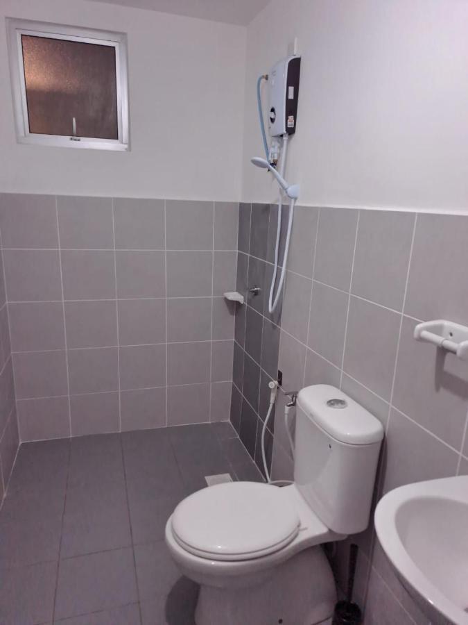 קמפונג דנגקיל Impiana Homestay Near Putrajaya, Cyberjaya, Musliem Only,Wifi,Netflix מראה חיצוני תמונה