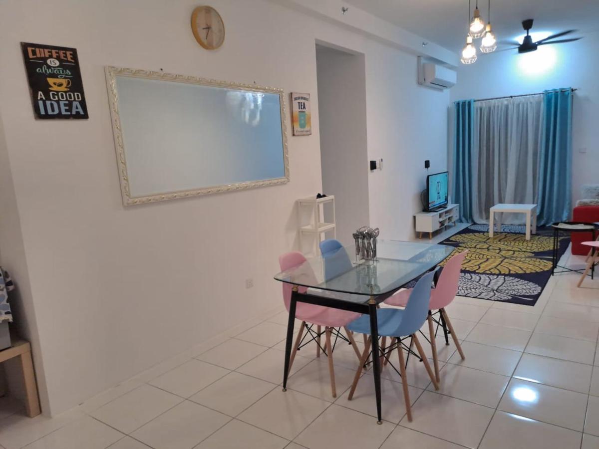 קמפונג דנגקיל Impiana Homestay Near Putrajaya, Cyberjaya, Musliem Only,Wifi,Netflix מראה חיצוני תמונה