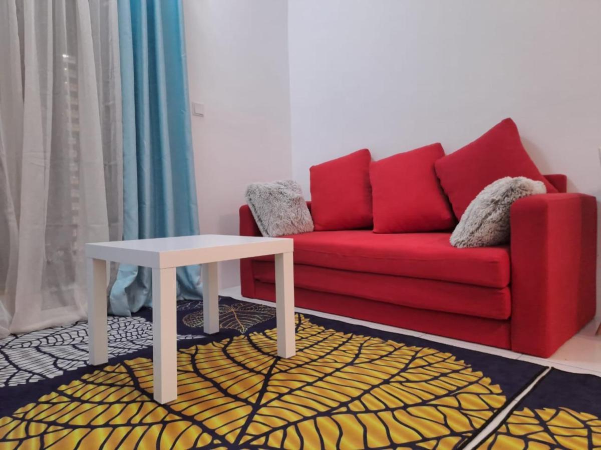 קמפונג דנגקיל Impiana Homestay Near Putrajaya, Cyberjaya, Musliem Only,Wifi,Netflix מראה חיצוני תמונה