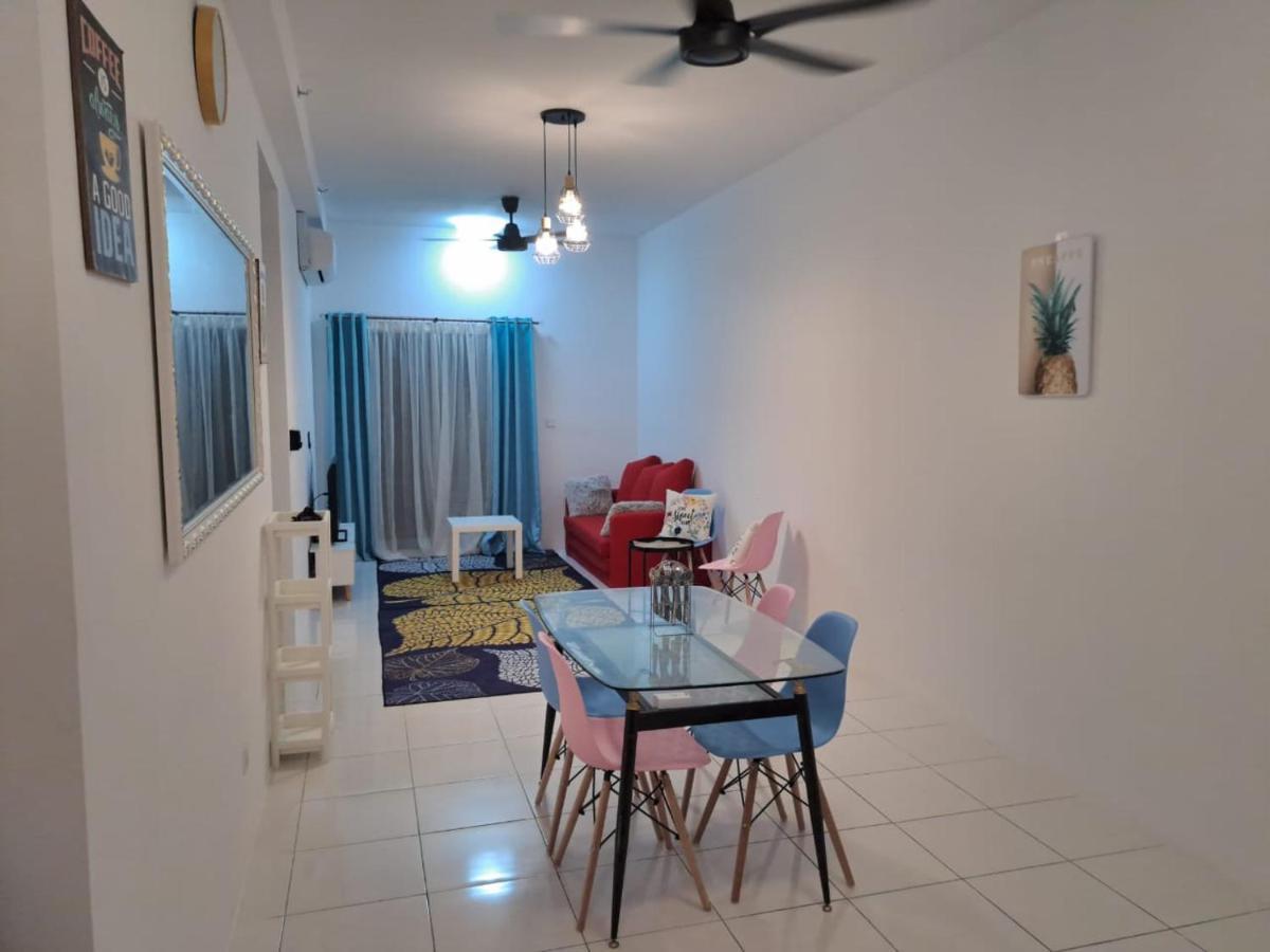 קמפונג דנגקיל Impiana Homestay Near Putrajaya, Cyberjaya, Musliem Only,Wifi,Netflix מראה חיצוני תמונה