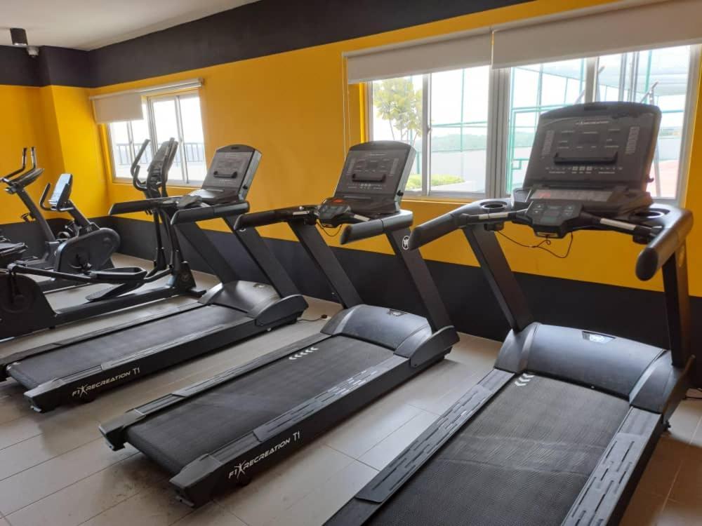 קמפונג דנגקיל Impiana Homestay Near Putrajaya, Cyberjaya, Musliem Only,Wifi,Netflix מראה חיצוני תמונה