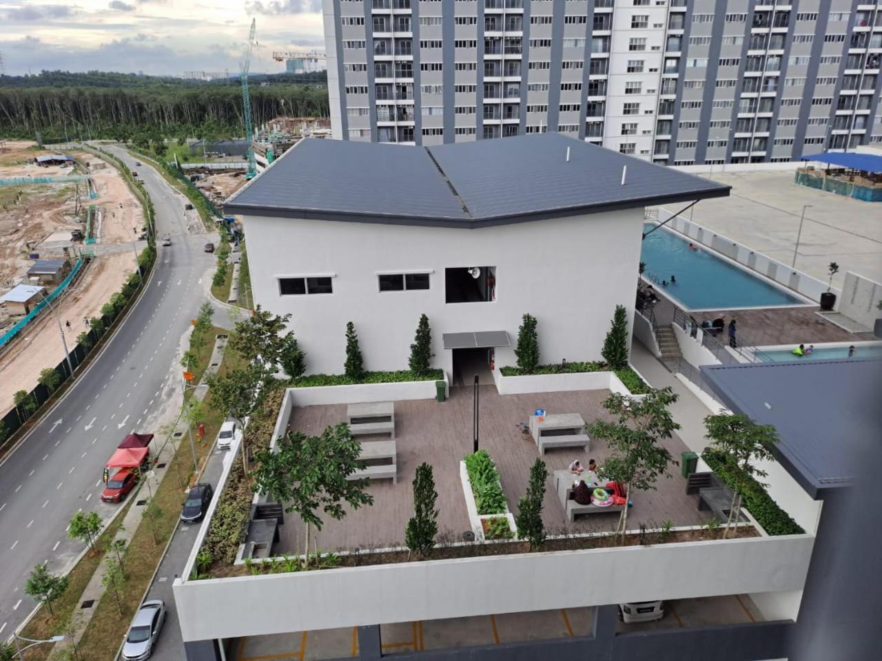 קמפונג דנגקיל Impiana Homestay Near Putrajaya, Cyberjaya, Musliem Only,Wifi,Netflix מראה חיצוני תמונה