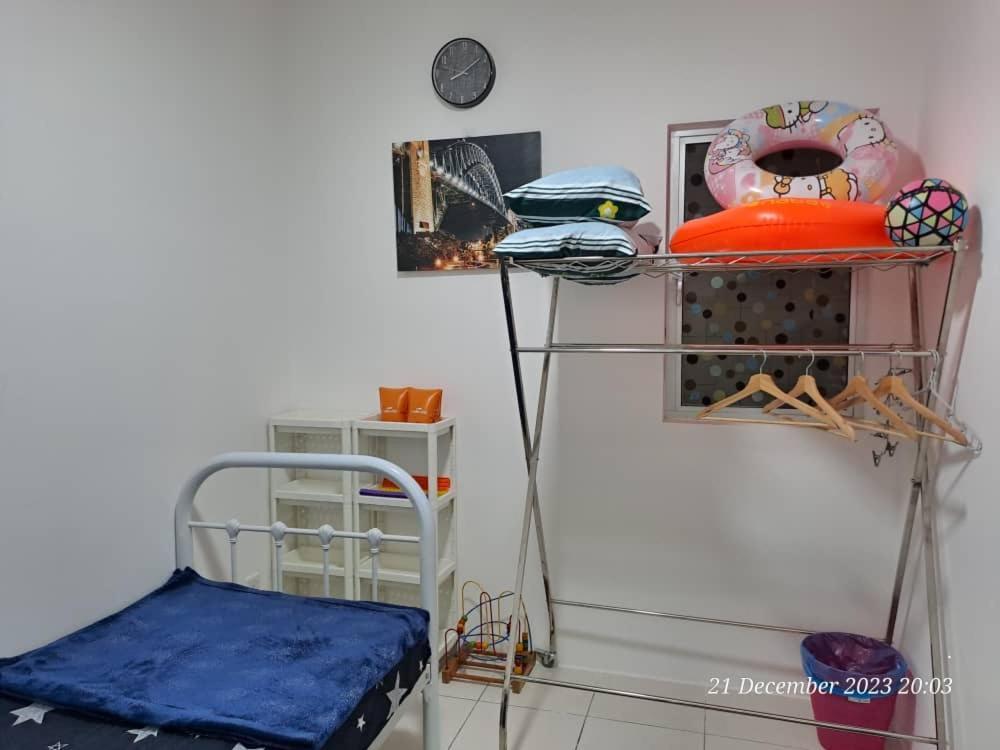 קמפונג דנגקיל Impiana Homestay Near Putrajaya, Cyberjaya, Musliem Only,Wifi,Netflix מראה חיצוני תמונה