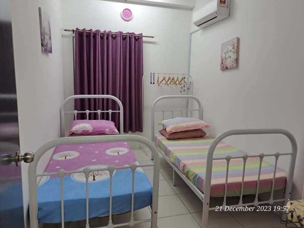 קמפונג דנגקיל Impiana Homestay Near Putrajaya, Cyberjaya, Musliem Only,Wifi,Netflix מראה חיצוני תמונה
