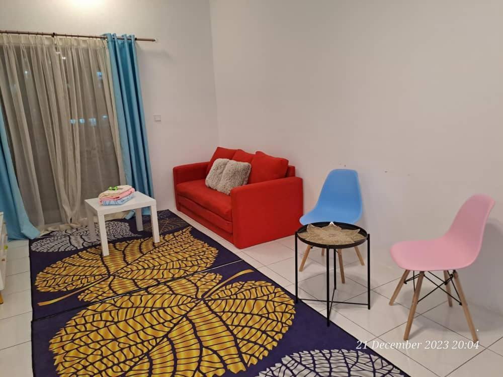 קמפונג דנגקיל Impiana Homestay Near Putrajaya, Cyberjaya, Musliem Only,Wifi,Netflix מראה חיצוני תמונה